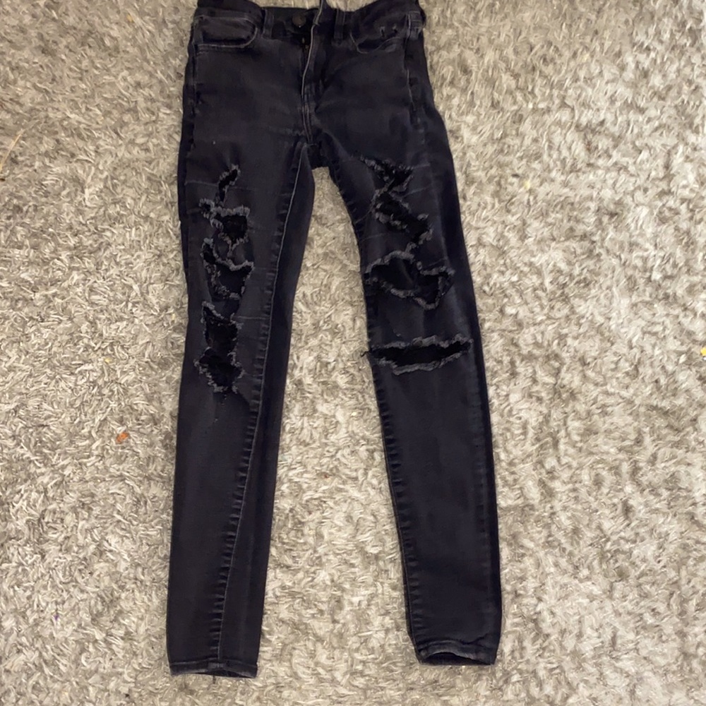 I’m selling these ripped American eagle pants
